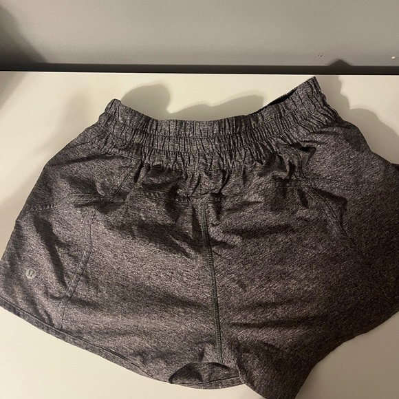 lululemon tracker short sz 10 - Picture 2 of 5